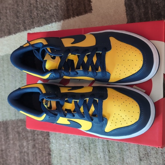 Nike Dunk Low Michigan 2021 Size 7.5 Woman's or 6Y - Picture 2 of 6